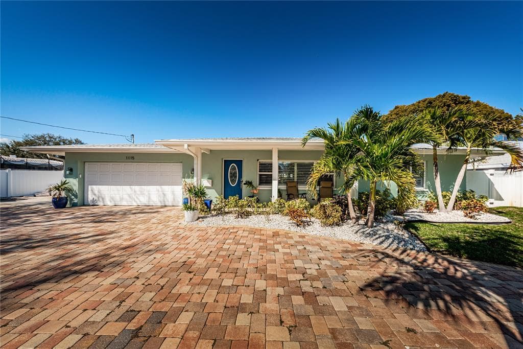 1115 36TH AVENUE NE ST PETERSBURG, FL 33704