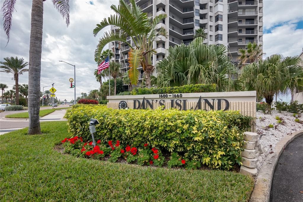 1660 GULF BOULEVARD UNIT 306 CLEARWATER, FL 33767