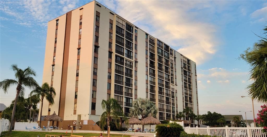 255 DOLPHIN POINT UNIT PH-5 CLEARWATER, FL 33767