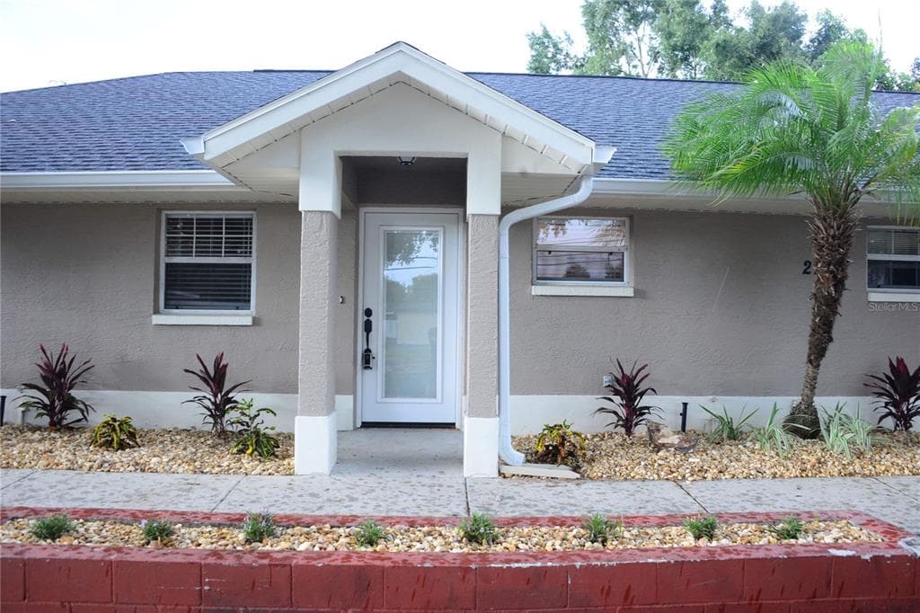 2703 W TAMPA BAY BOULEVARD UNIT B TAMPA, FL 33607