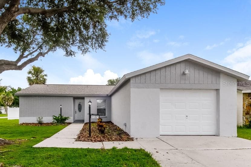 1102 PINE RIDGE CIRCLE W BRANDON, FL 33511