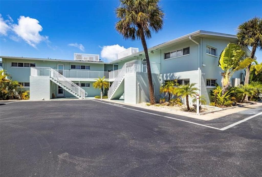 2566 GARY CIRCLE UNIT 8 DUNEDIN, FL 34698