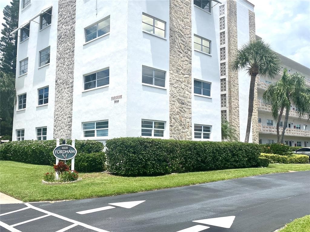 5603 80TH STREET N UNIT 207 ST PETERSBURG, FL 33709