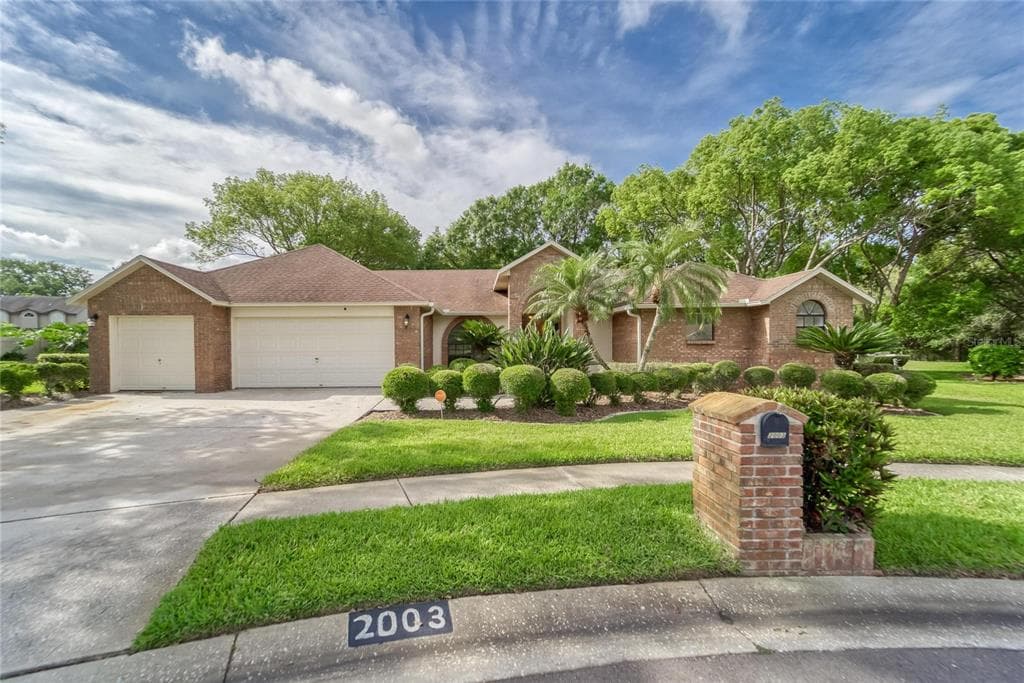 2003 OAK ISLE COURT VALRICO, FL 33594