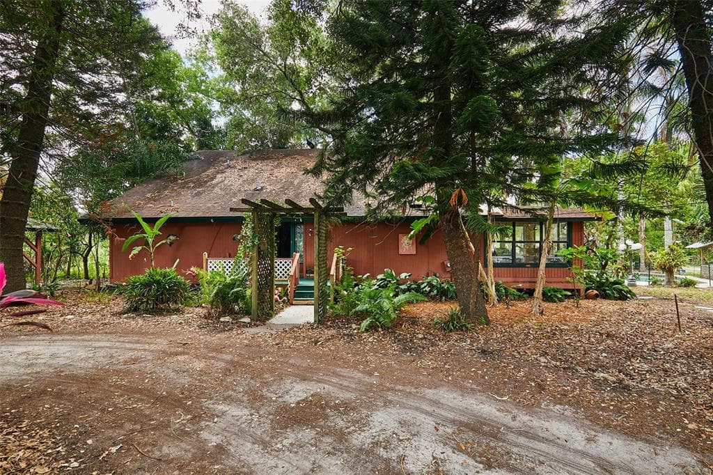 8606 N HABANA AVENUE TAMPA, FL 33614