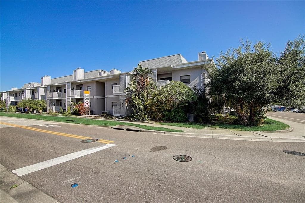 4405 W FAIR OAKS AVENUE UNIT 21 TAMPA, FL 33611
