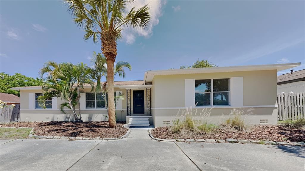 4945 BURLINGTON AVENUE N ST PETERSBURG, FL 33710
