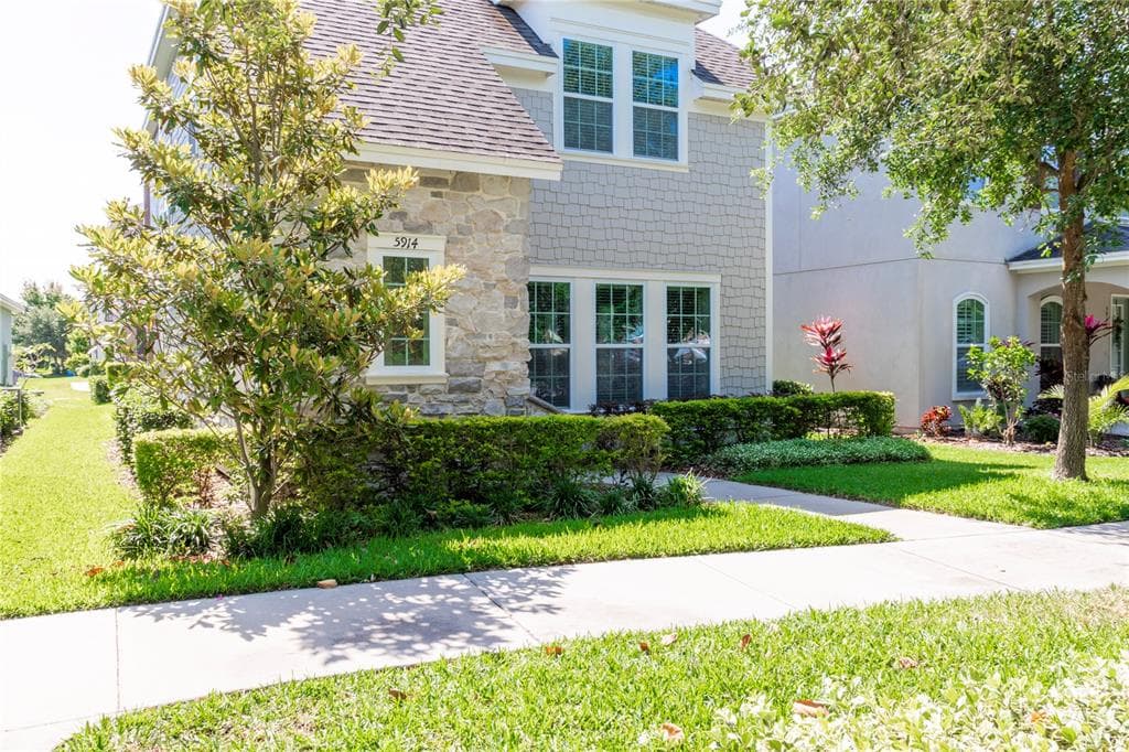 5914 VILLAGE CENTER DRIVE LITHIA, FL 33547
