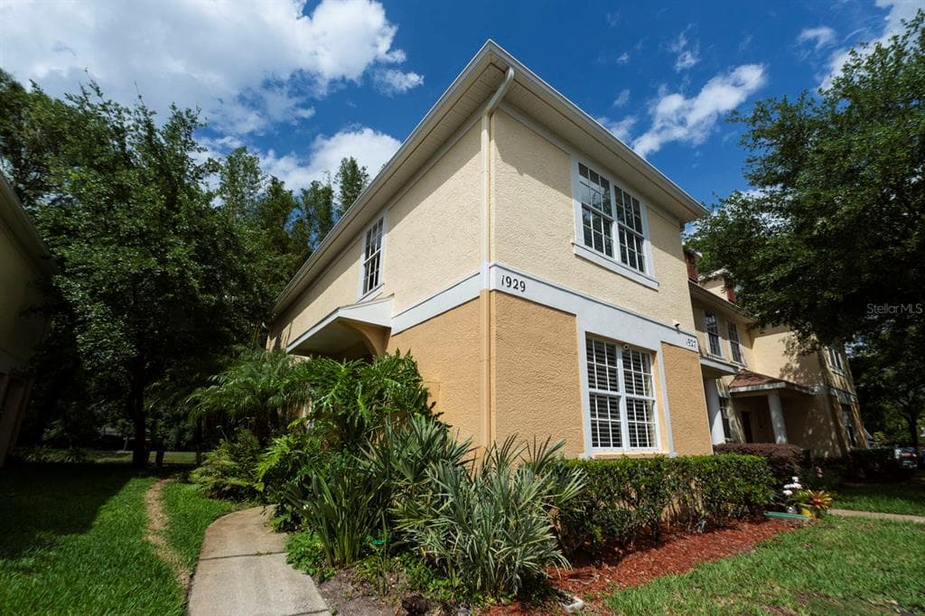 1929 FIESTA RIDGE COURT TAMPA, FL 33604