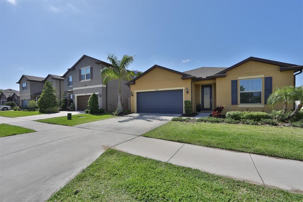 1201 CUSTER BAYOU STREET