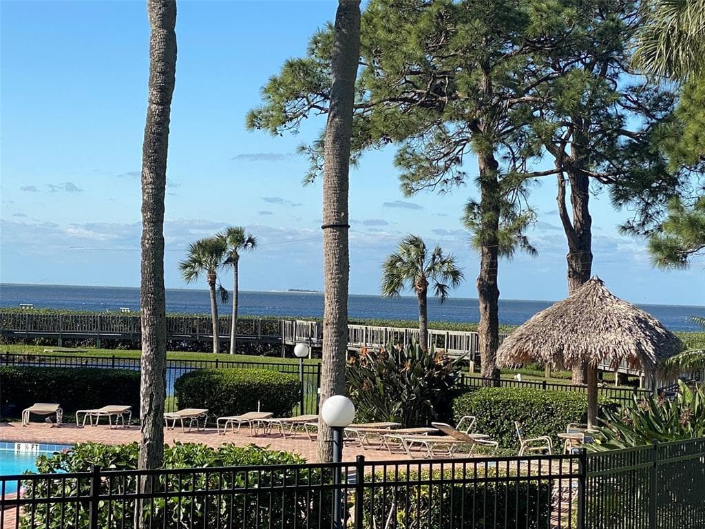 353 WINDRUSH LOOP TARPON SPRINGS, FL 34689