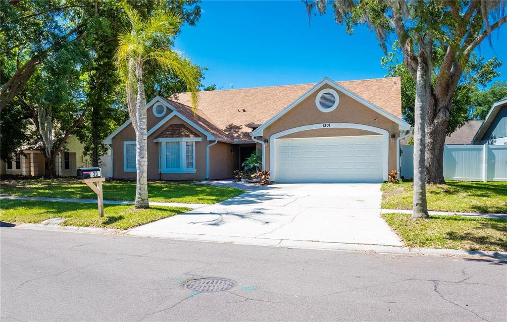 1301 MONTE LAKE DRIVE VALRICO, FL 33596