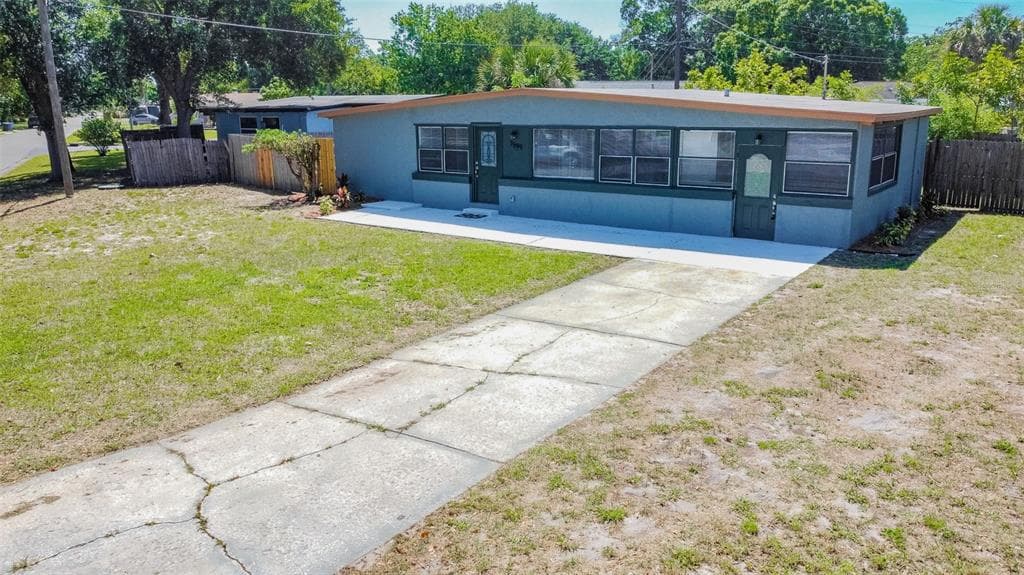 7599 MEADOWLAWN DRIVE N ST PETERSBURG, FL 33702