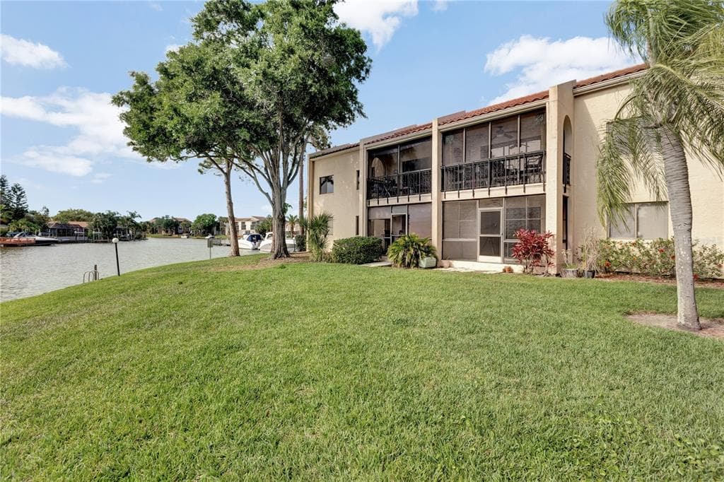 6328 GRAND BAHAMA CIRCLE UNIT A TAMPA, FL 33615