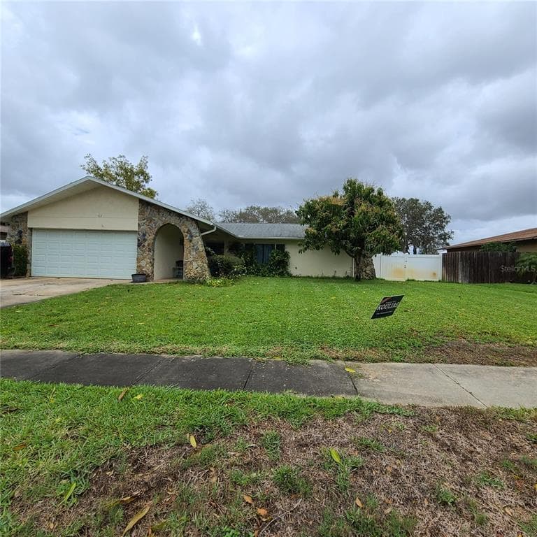 512 WAYFARER DRIVE TARPON SPRINGS, FL 34689