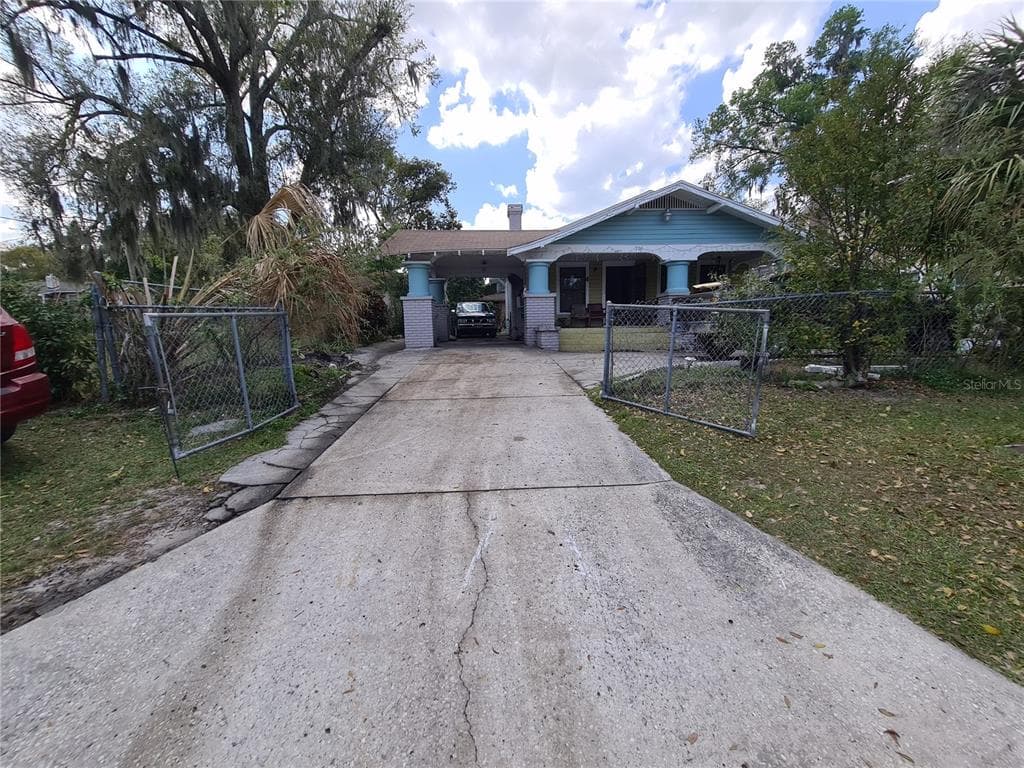 706 GILMORE AVENUE LAKELAND, FL 33801