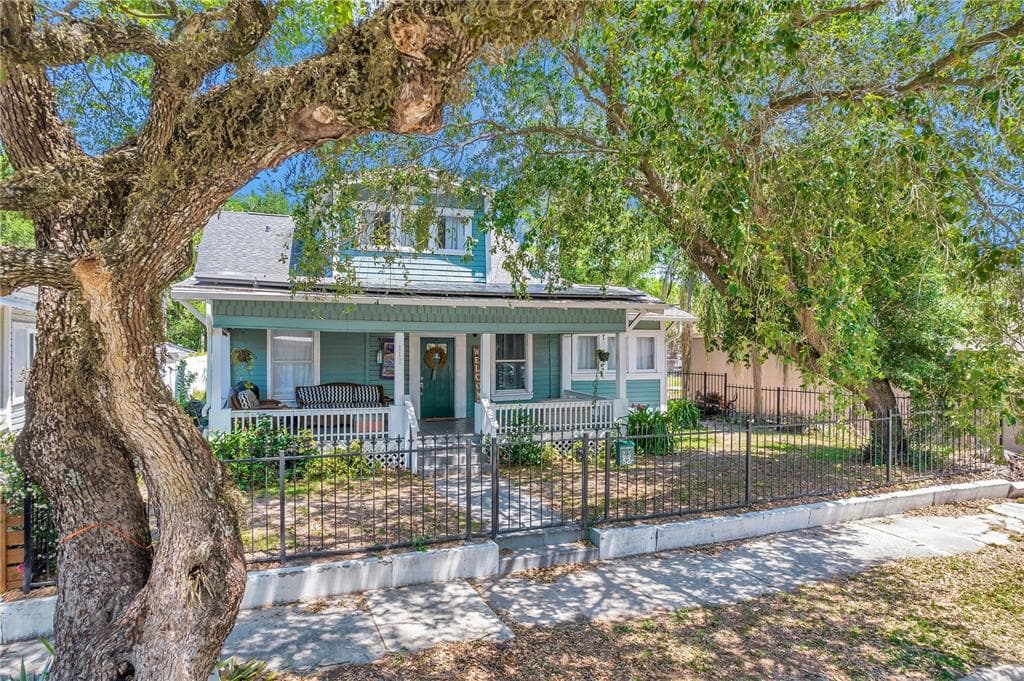 112 E PLYMOUTH STREET TAMPA, FL 33603