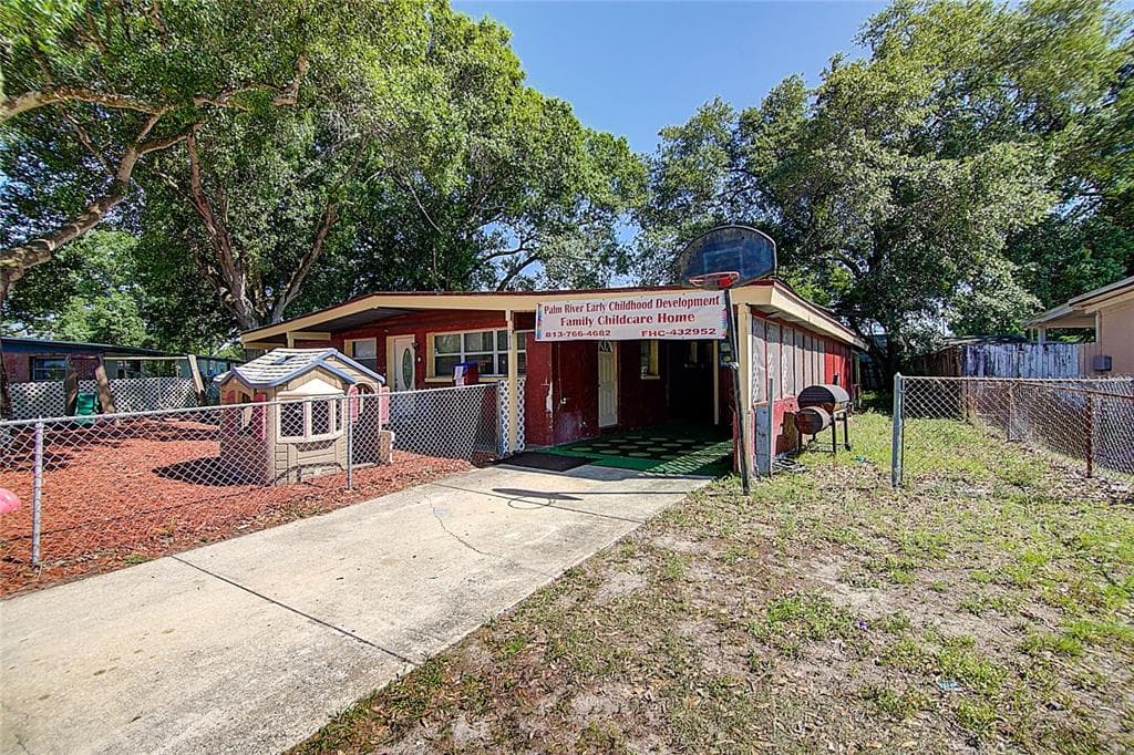 1834 CADILLAC CIRCLE TAMPA, FL 33619