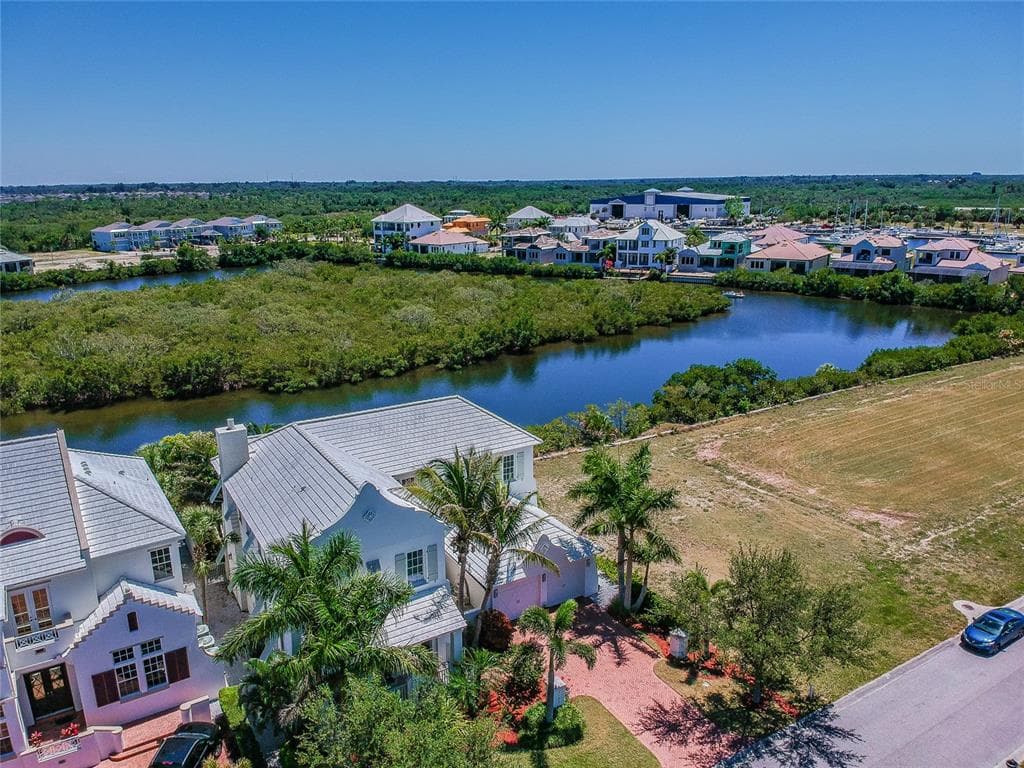 3113 CHRISTOPHERS WATCH LANE RUSKIN, FL 33570