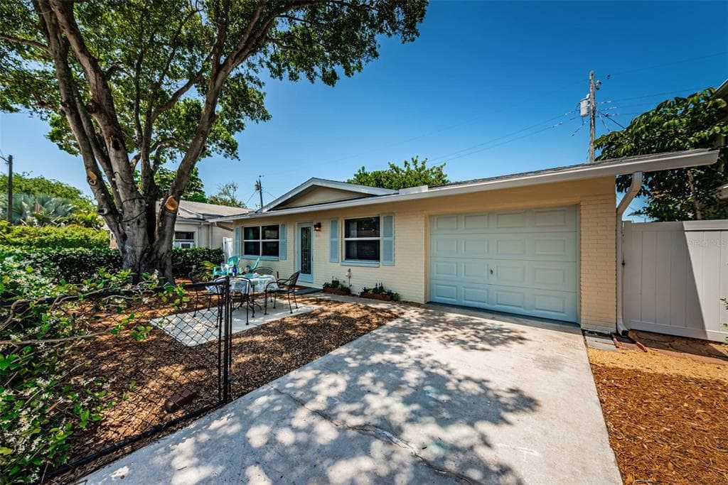 200 146TH AVENUE E MADEIRA BEACH, FL 33708