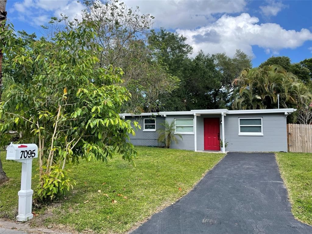 7095 111TH STREET SEMINOLE, FL 33772