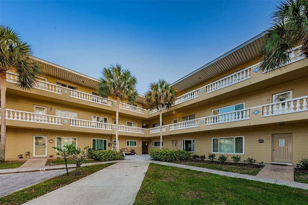 2221 NORWEGIAN DRIVE UNIT 33 CLEARWATER, FL 33763