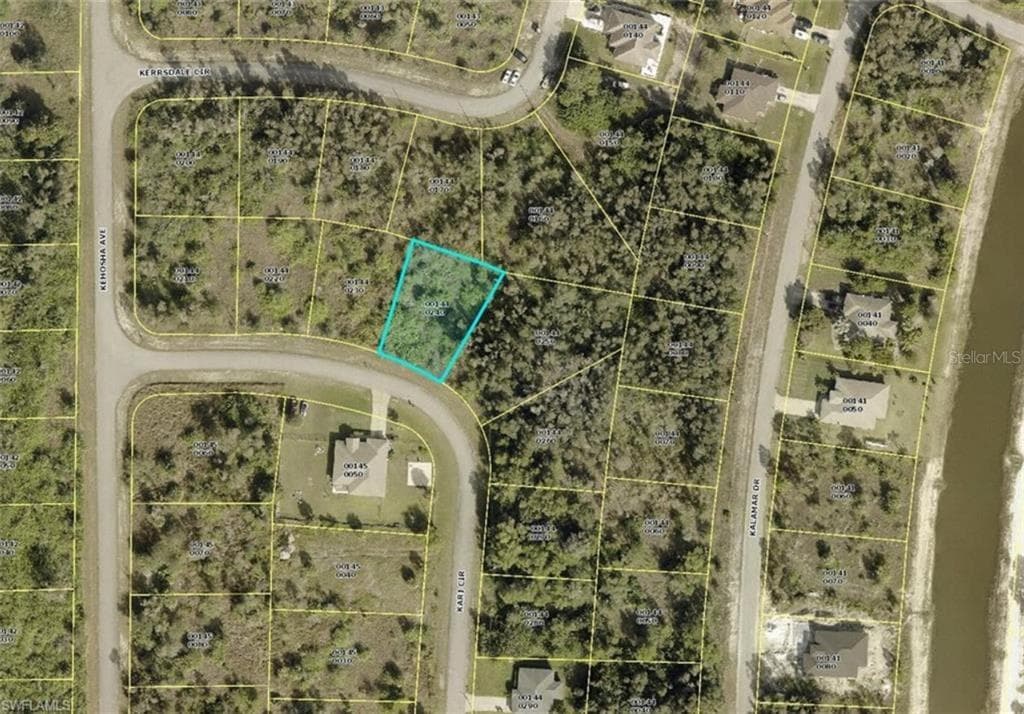 715 KARI CIRCLE LEHIGH ACRES, FL 33974