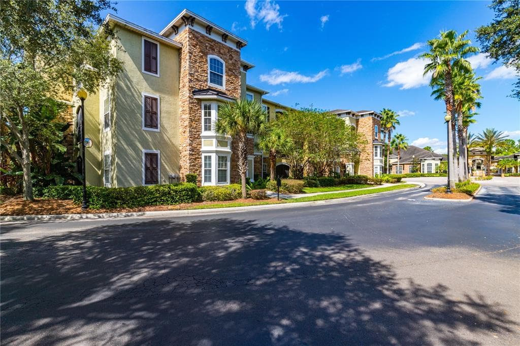 2407 COURTNEY MEADOWS COURT UNIT 301 TAMPA, FL 33619