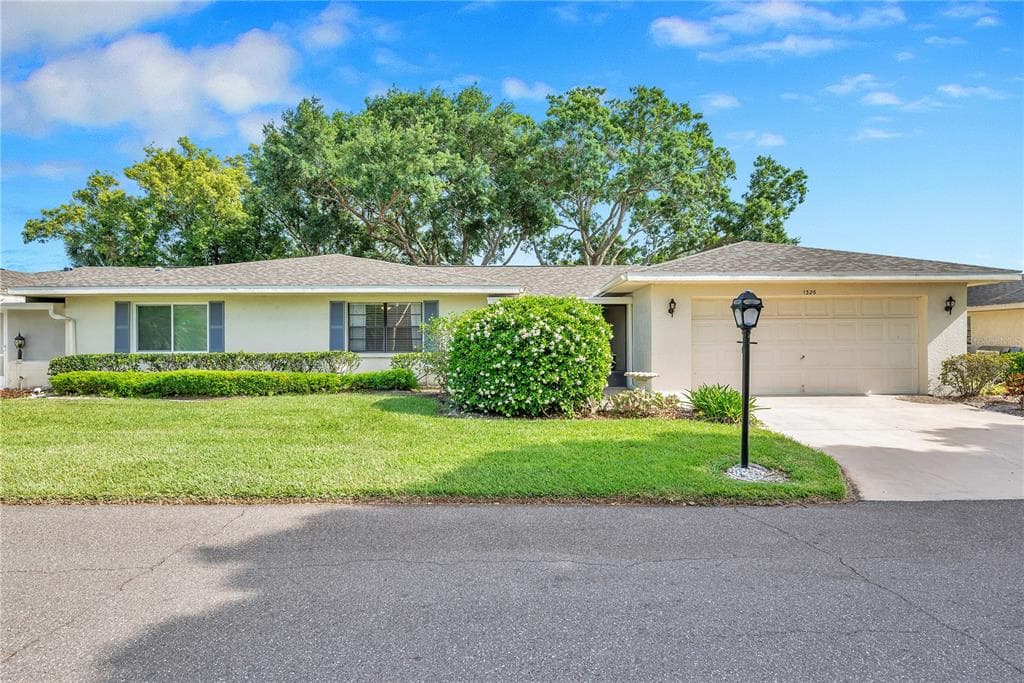 1326 IDLEWOOD DRIVE SUN CITY CENTER, FL 33573