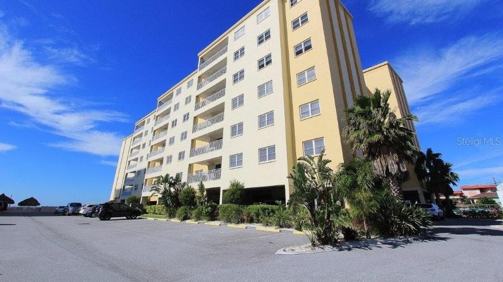 17450 GULF BOULEVARD UNIT 608 REDINGTON SHORES, FL 33708