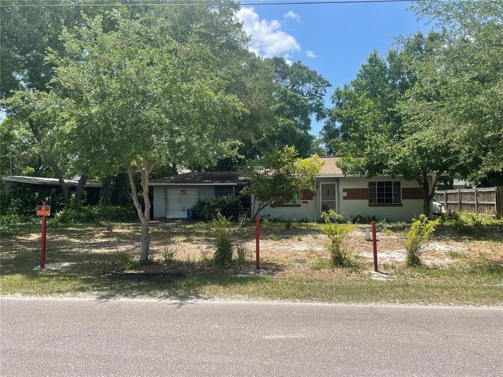 2405 S LOIS AVENUE TAMPA, FL 33629