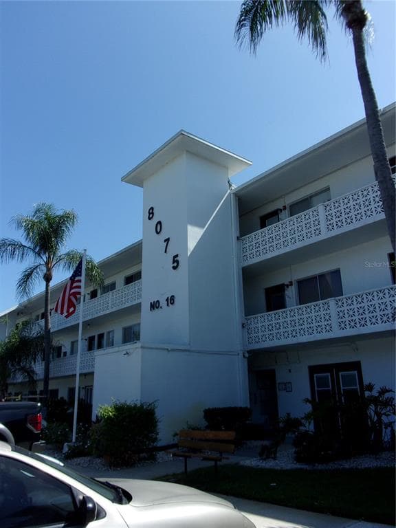8075 112TH STREET UNIT 203 SEMINOLE, FL 33772