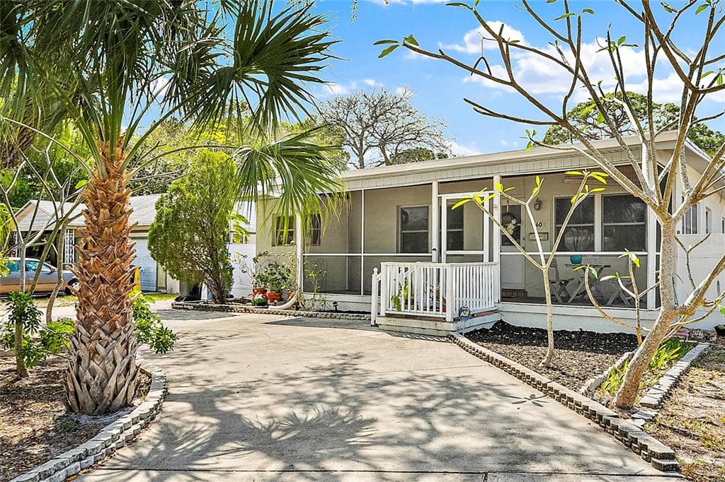 560 62ND AVENUE S ST PETERSBURG, FL 33705