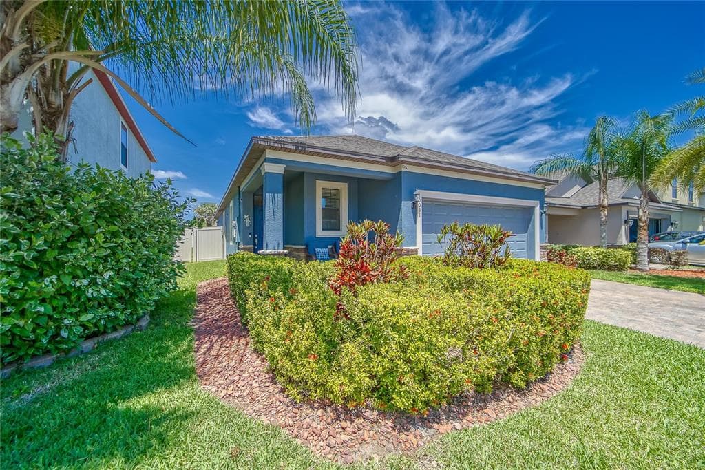 10031 NEWMINSTER LOOP RUSKIN, FL 33573