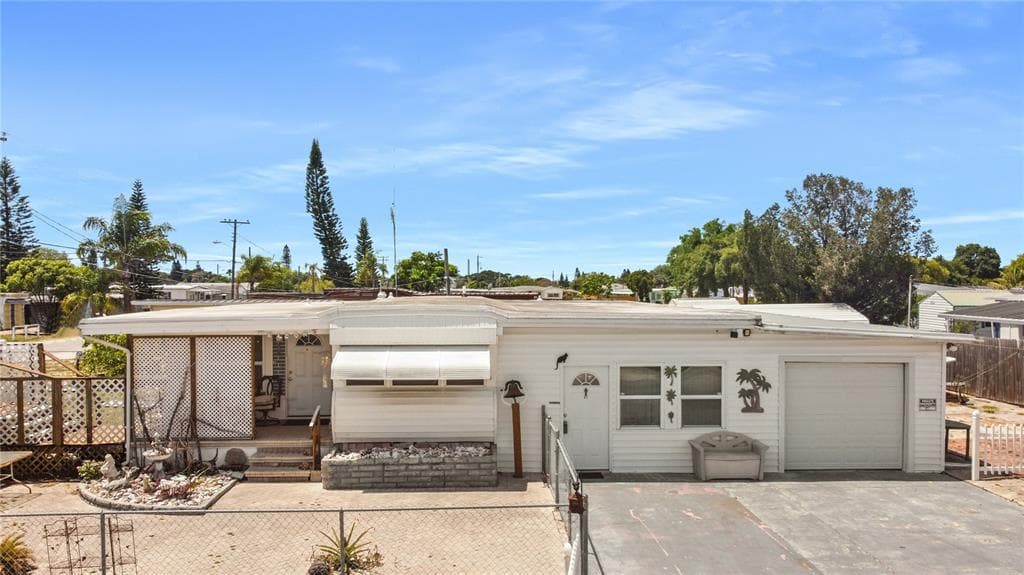 1753 HESS DRIVE HOLIDAY, FL 34691
