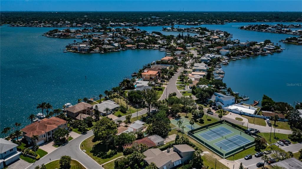 98 HARBOR DRIVE BELLEAIR BEACH, FL 33786