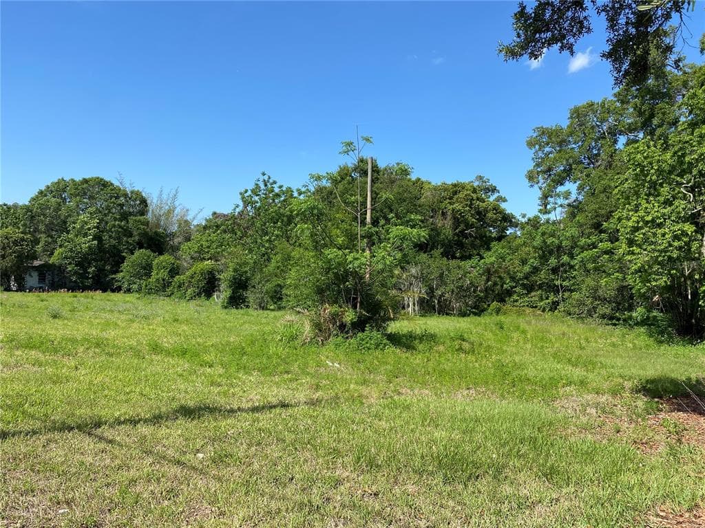 2111 S PARSONS AVENUE SEFFNER, FL 33584