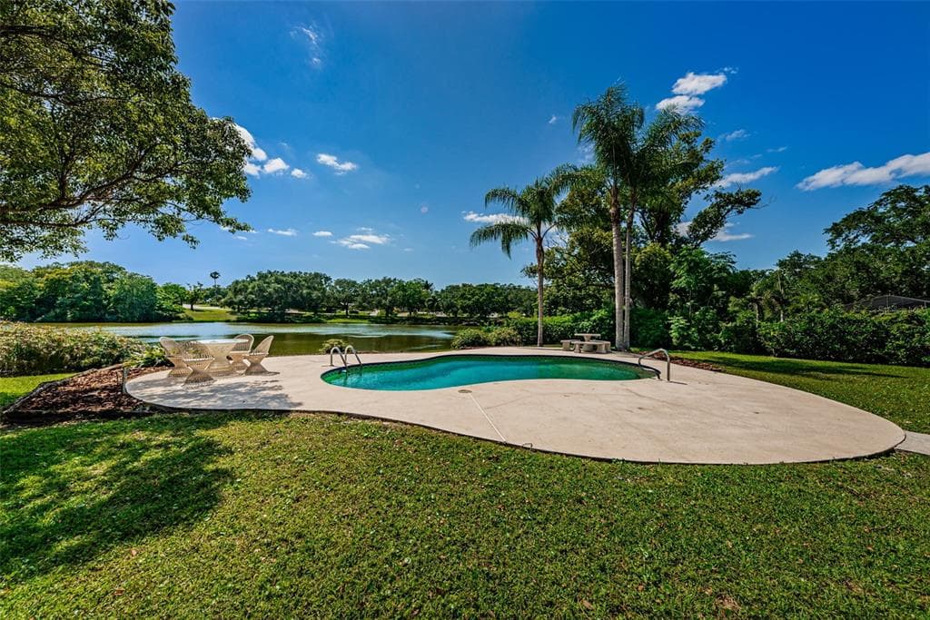 2362 DEMARET DRIVE DUNEDIN, FL 34698