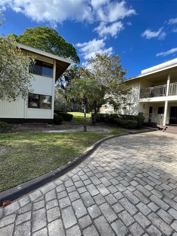 4752 FOX HUNT DRIVE UNIT 815 WESLEY CHAPEL, FL 33543