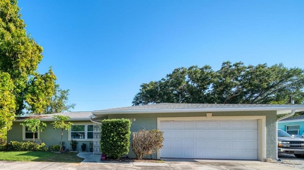 1041 40TH AVENUE NE ST PETERSBURG, FL 33703