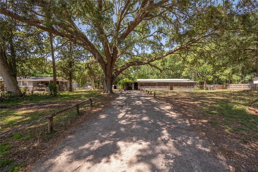 1306 E 149TH AVENUE LUTZ, FL 33549