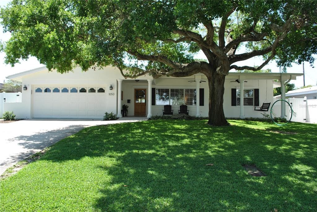 1050 41ST AVENUE NE ST PETERSBURG, FL 33703
