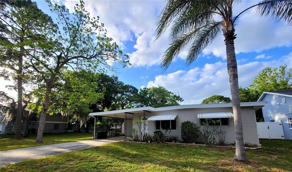 7823 BUTLER AVENUE HUDSON, FL 34667