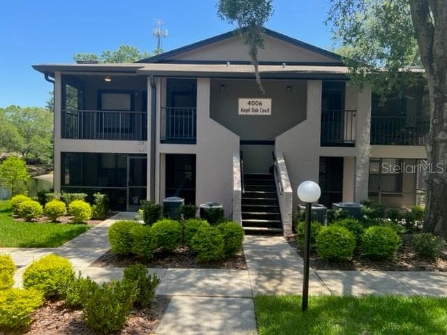 4006 ANGLE OAK COURT UNIT 204 TAMPA, FL 33613