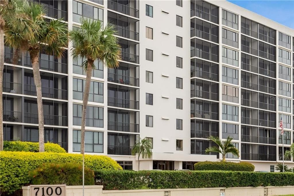 7100 SUNSHINE SKYWAY LANE S UNIT 201 ST PETERSBURG, FL 33711