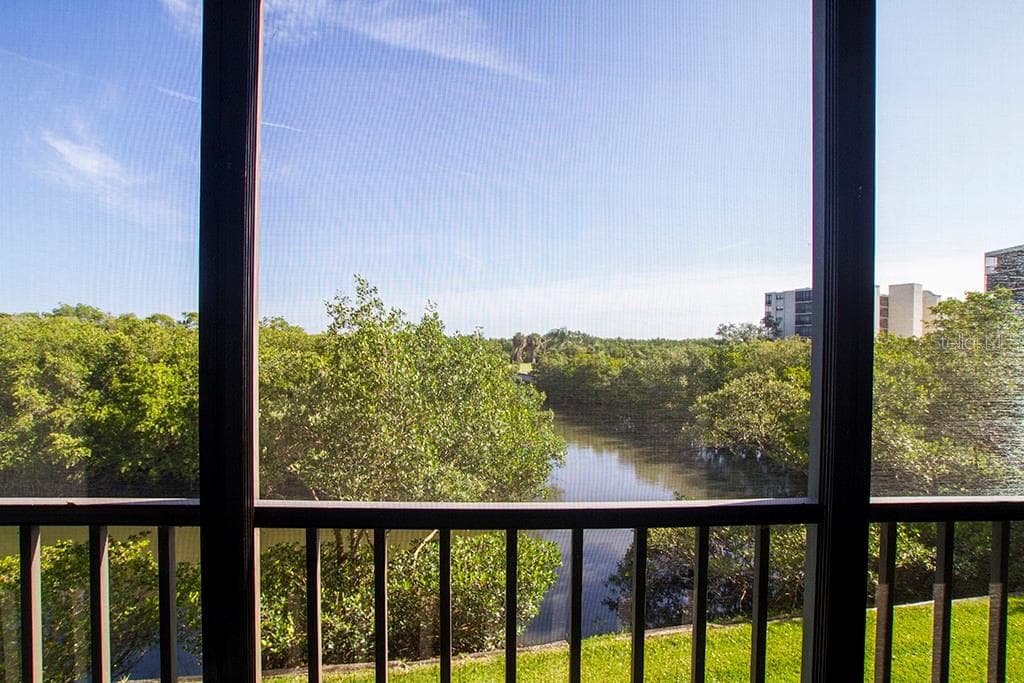 900 COVE CAY DRIVE UNIT 2E CLEARWATER, FL 33760