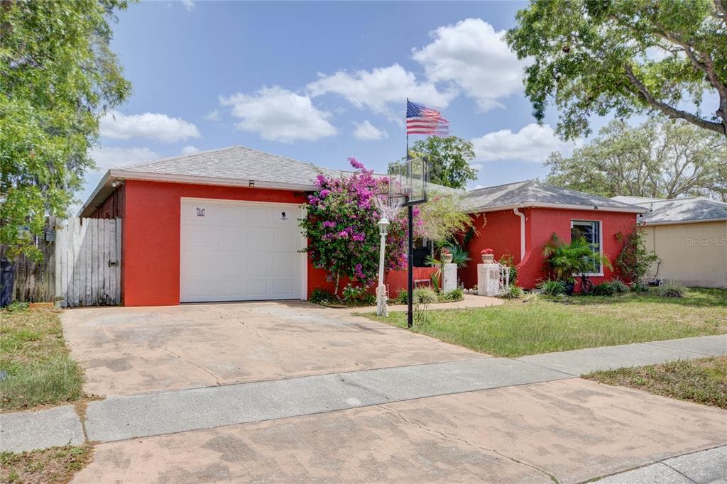 1022 JAMBALANA DRIVE HOLIDAY, FL 34691