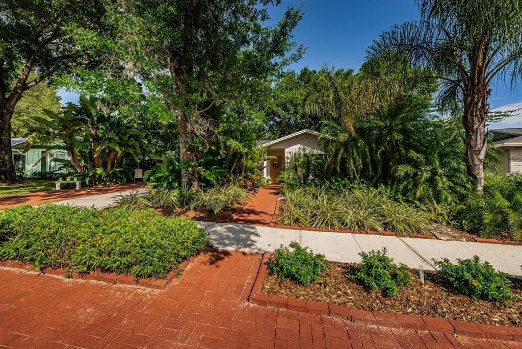 2206 PORTSIDE PASSAGE PALM HARBOR, FL 34685