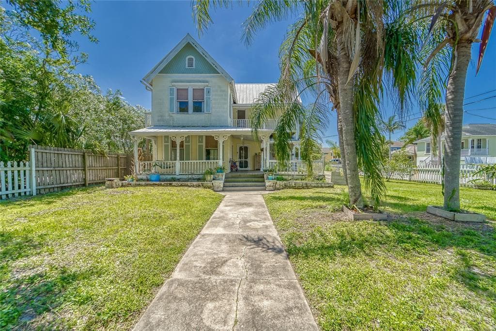 229 W LIME STREET TARPON SPRINGS, FL 34689