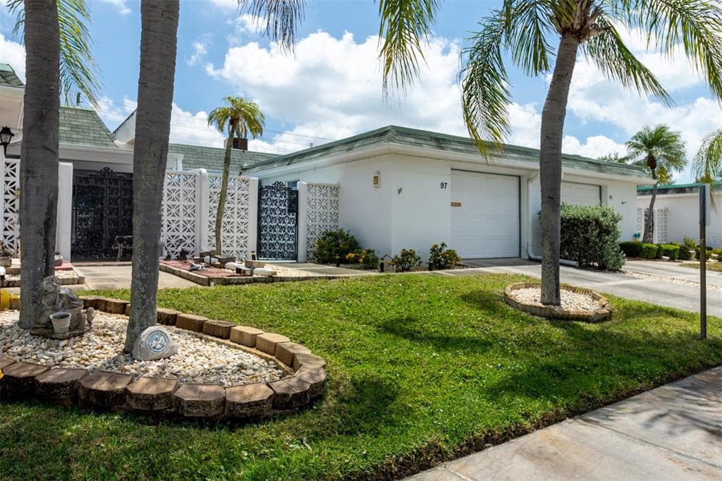 97 BOCA CIEGA POINT BOULEVARD N ST PETERSBURG, FL 33708